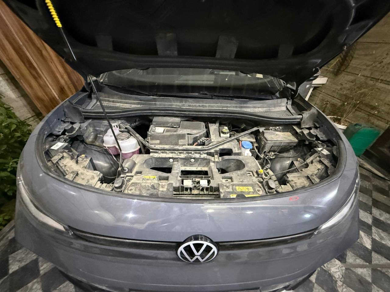 سلام عليكم شباب عندي سياره للبيع او مراوس حسب القناعة السياره كولف اي دي فور شحن بل كامل فول مواصفات تمشيك اذا بيهة ميه تمشيك 400  كيلو حادثهة جاملغ الي بصف السايق وصبغ   باب  بصف السايق الباقي    كفاله مكاني بغداد بلديات السعر 180   الرقم ***********
