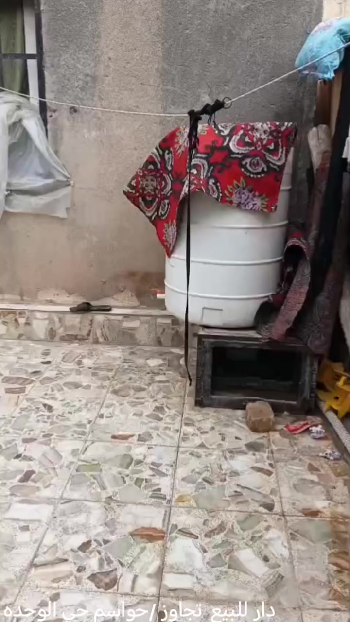 دار للبيع  تجاوز /حواسم حي الوحده السلاميه قرب مكتب الغاز تجاوزات المخازن ثاني بيت عل شارع يحتوي على استقبال وصاله
غرفه عدد3 ومطبخ ومنور وصحيات عدد 2 سعر 25 وبي مجال  لاستفسار اكثر تفضلو على رقم  راعي لبيت مباشر بدون دلاليه 
***********
 ه
