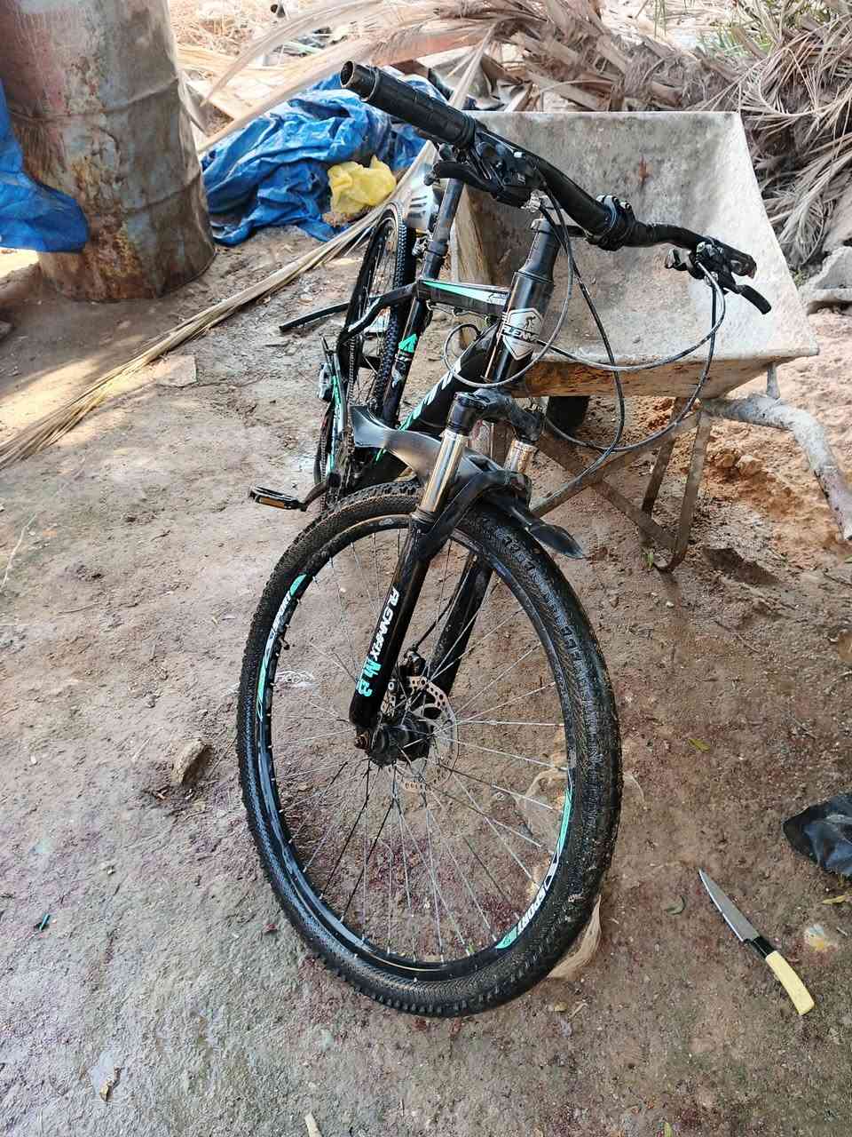 باسكل جبلي حلو ونضيف بس متروك كلشي بي كامل ما عدا بنجر التاير الخلفي سعر75 مكاني بغداد الامين الثانية تواصل واتساب*********** وفيس خاص
