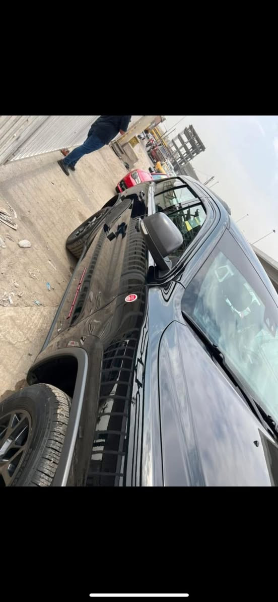السلام عليكم لبيع  jeep ترايل هوك الحادث البنيد فقط 
ماشيه 100 
السيارة حيل جديدة

الموديل :2019
المحرك : V6.  3.6L .

* المواصفات :فول
* نقطة عمياء . 
* فرش المقاعد من الجلد . 
* المقاعد الأمامية كهربائية .
* ذاكرة لحفظ وضعيات الجلوس . 
* المقاعد الأمامية مع تدفئة . 
* صف المقاعد الخلفية مع تدفئة . 
* ويل قياس 20 انج اسود لماع .
* مقود السائق كهربائي . 
* تدفئة ستيرن . 
* سقف بانوراما .
* شاشه 8.4 انج .
* نظام الملاحة (GPS) . 
* نظام خاص للطرق الوعرة . 
* مصابيح امامية زنون . 
* المصابيح الأمامية مع LED لايت . 
* كشافات الضباب زنون . 
* تشغيل عن بعد .
* صندوق كهربائي .
*  حساسات أمامية . 
*  حساسات خلفية .
* كاميرا خلفية .
* بخاخ ماء لتنظيف المصابيح الامامية .
* مرايا بخاصية التعتيم الذاتي . 
* مرايا جانبية قابلة للطي كهربائيا . 
* بلوتوث تلفون . 
* محدد سرعة . 
* نظام تشغيل واطفاء اوتماتيكي للمحرك للتوفير من صرف الوقود .
جكات
رادار امامي
* نظام بريك اوتماتيكي 
سعر 233وبيه مجال عنوان بغداد حي الجامعه
***********
