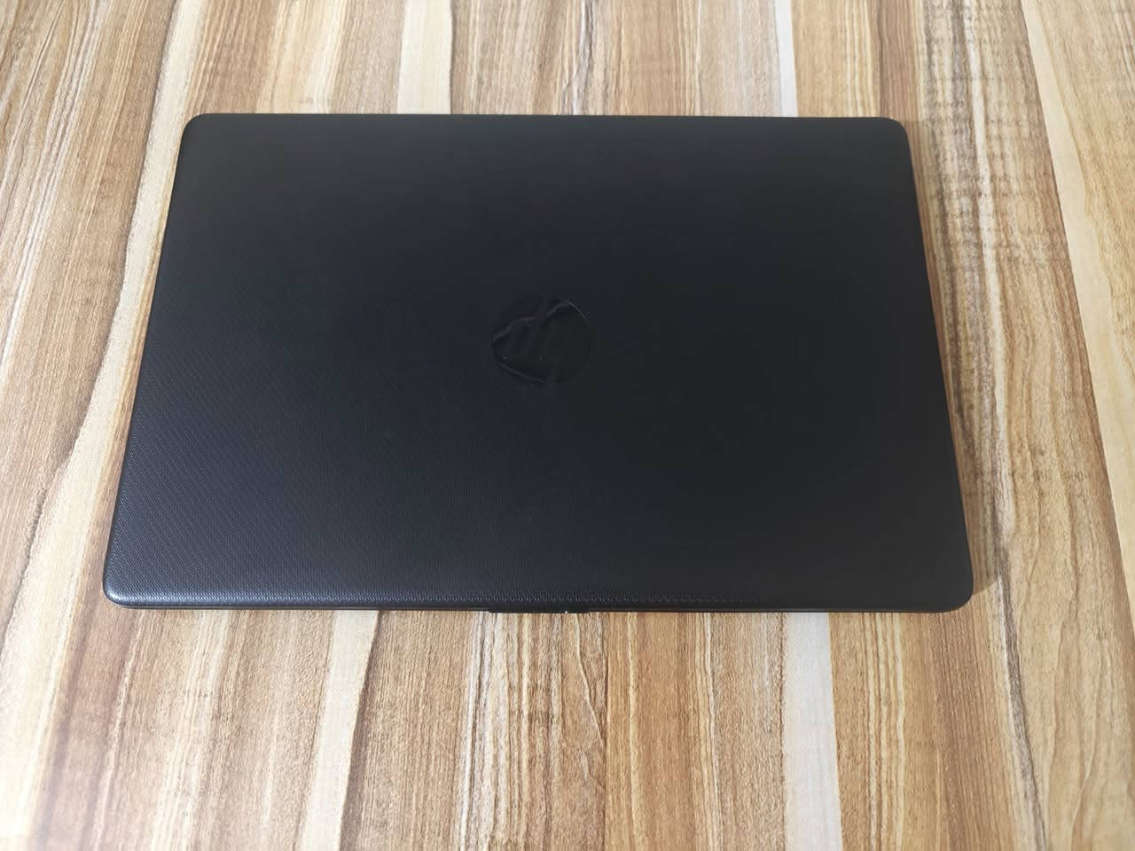 🔥 ياسر للحاسبات 🔥
🎯 فرصة بسعر ممتاز – قطعة نضيفة جداً 🎯

💻 HP 15-DW3 الجيل 11

⚡ أداء قوي وسريع مناسب للشغل والدراسة والترفيه

💰 السعر: 460 ألف دينار فقط

إذا تريد لابتوب عملي بسعر مناسب ويشغل أغلب البرامج اليومية 

🔹 المواصفات الكاملة: 
▫️ موديل HP 15-DW3 الجيل الحادي عشر 
▫️ المعالج: Intel Core i5-1135G7 11th Gen
▫️ الرام: 8GB RAM
▫️ التخزين: 256GB SSD
▫️ الشاشة: 15.6” HD Display
▫️ كرت الشاشة: NVIDIA MX450 2GB خارجي
▫️ نظام التشغيل: Windows 11 Pro مفعل 

✨ مميزات الجهاز:
✔️ أداء سريع وعملي بالاستخدام اليومي
✔️ مناسب للدراسة وبرامج الأوفيس
✔️ يشغل Photoshop والتصميم الخفيف
✔️ مناسب للبرمجة والتصفح والشغل المكتبي
✔️ شاشة كبيرة مريحة للمشاهدة والعمل

🔌 المنافذ: 

• USB Type-C
• USB 3.1
• USB 2.0
• HDMI
• LAN
• منفذ سماعة 3.5mm

🎁 الملحقات:

🎒 جنطة
🔌 شاحن أصلي

🛡 ضمان أسبوع كامل

🚚 توصيل متوفر لكل المحافظات

📞 للحجز والاستفسار:

 📱 *********** واتساب
📞 *********** اتصال
