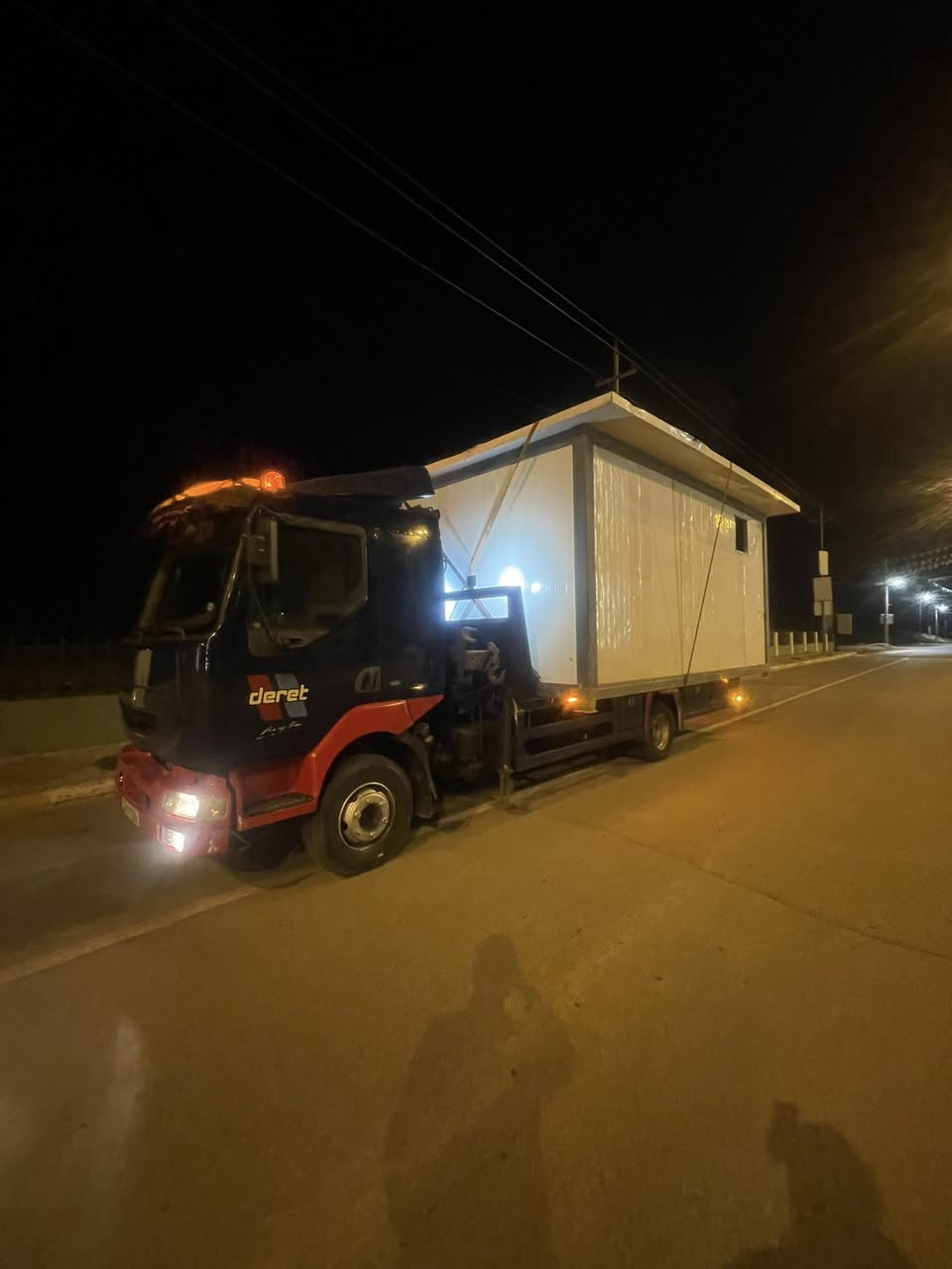 مۆدیل ٢٠٠٣ 
مەکینە ٤ پستۆنی پەمپو نۆزل 
گیر و مەکینە و ئەکسل و بەشەرت 
٣ جوت تایەی لۆکی بۆ بەسراوە
کرین ٣ طن سلایدیکی هایدرۆلیک و سلایدیکی دەستیە
وینج کاربایە 
پشت وەرەقە 
بۆدیکی دەرجە یەکی دەرگە جەگە 
سەنەوی بەسەر چوە تەحویلی بەشەرت 
سعری ١٤٥$ معمالە


**إذا كنت صاحب هذا الإعلان وتريد حذفه لأي سبب، رجاءا أرسل رسالة إلى الدعم الفني**