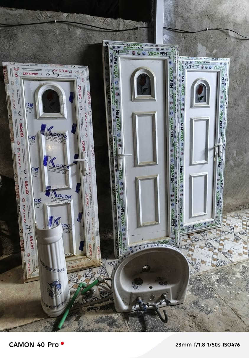 بيبان نضيفات كلش + مغسله + كيزر اصلي الماني 
ابيعهن شلع ***********
