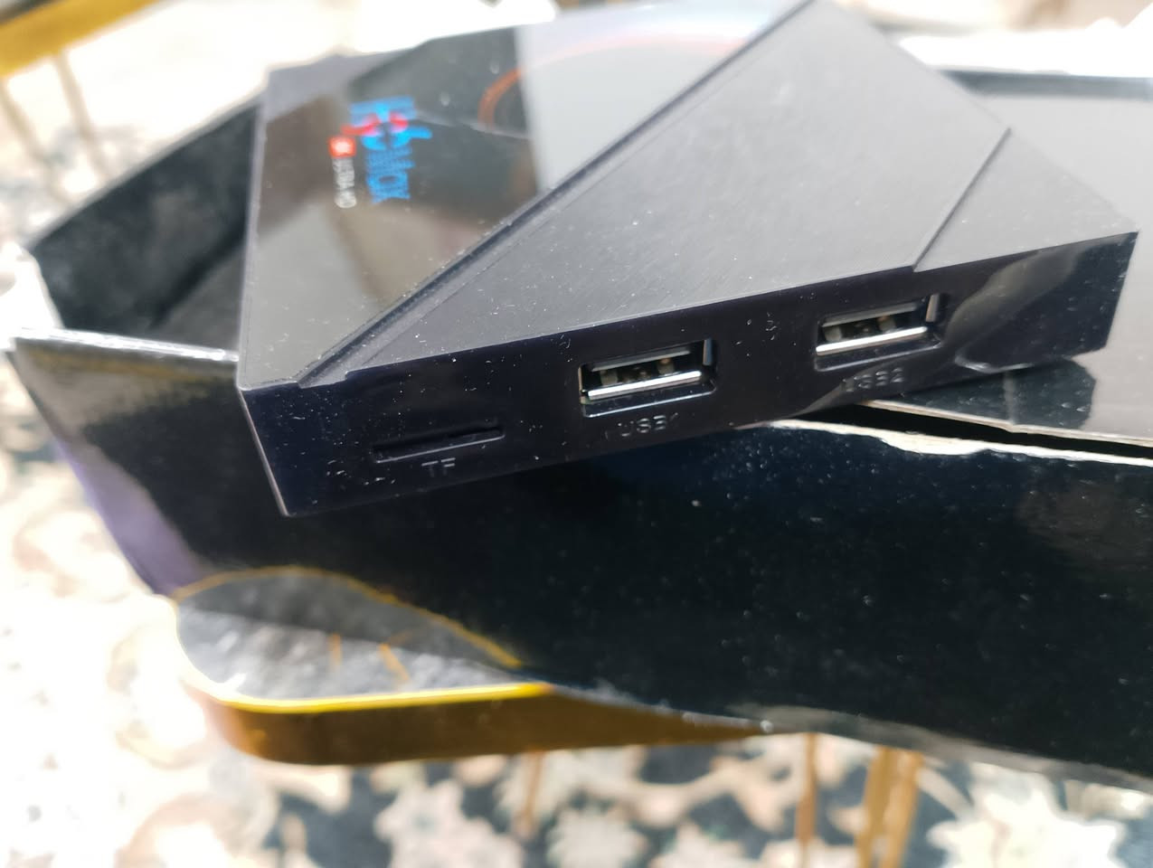 📺 حوّل تلفزيونك العادي إلى سينما ذكية مع جهاز H96 Max الأقوى! ✨
هل ترغب بمشاهدة أحدث الأفلام والمسلسلات بجودة خيالية؟ 🎬 هل تريد يوتيوب ونتفليكس وتطبيقاتك المفضلة على شاشة كبيرة وبكل سهولة؟ جهاز H96 Max (H616) هو بوابتك لعالم الترفيه اللامتناهي! 🚀
🔥 لماذا تختار هذا الجهاز؟
دقة خيالية: يدعم جودة تصل إلى 6K Ultra HD لتفاصيل صورة مذهلة وألوان واقعية جداً 🌈.
أداء صاروخي: معالج H616 القوي يضمن لك سلاسة تامة في التنقل بين التطبيقات وبدون أي تعليق ⚡.
عالم من التطبيقات: يعمل بنظام أندرويد، يعني كل تطبيقاتك المفضلة (يوتيوب، فيسبوك، ألعاب) صارت على تلفزيونك 📱.
اتصال فائق السرعة: يدعم WiFi ثنائي النطاق (2.4G/5G) لبث مباشر وسلس بدون تقطيع 📶.
مشاركة ذكية: اعرض شاشة موبايلك مباشرة على التلفزيون بلمسة واحدة 📲➡️📺.
📦 محتويات الصندوق:
جهاز H96 Max الأنيق 🖤.
ريموت كنترول للتحكم عن بعد 🎮.
كابل HDMI الأصلي + محول الطاقة 🔌.
🚚 خدمة التوصيل متوفرة الآن! 🇮🇶
لا تشيل هم المسافة، وين ما تكون إحنا نوصلك! 🏠
✅ توصيل سريع وآمن لجميع محافظات العراق الحبيب ✨.
لا تدع المتعة تفوتك! الجهاز بحالة ممتازة وجاهز ليمنحك ولعائلتك تجربة ترفيهية لا تُنسى 🍿🔥.
📞 للحجز والاستفسار راسلنا مباشرة على الخاص 📩


**إذا كنت صاحب هذا الإعلان وتريد حذفه لأي سبب، رجاءا أرسل رسالة إلى الدعم الفني**