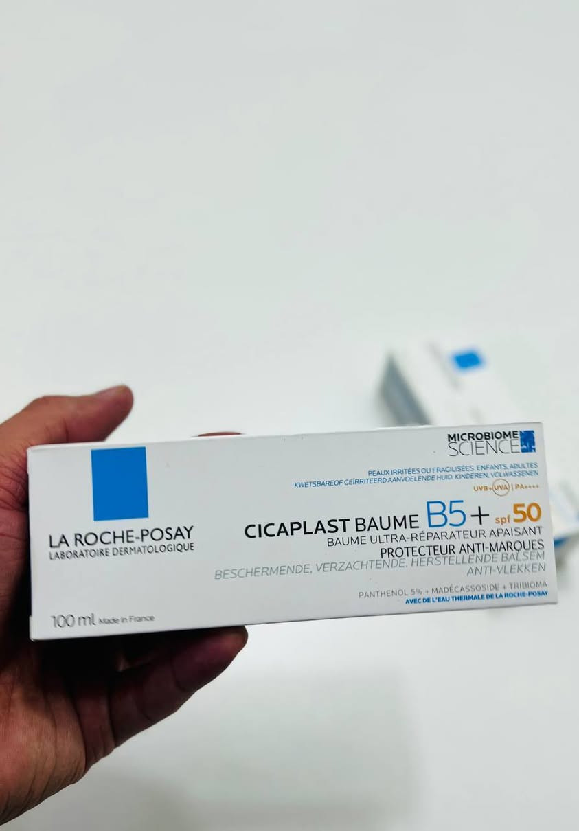 LA ROCHE-POSAY CICAPLAST BAUME B5+   100ml 🇫🇷
كريم سيكا لإصلاح وترميم البشرة الحساسة والمتضررة ✨
يهدّئ الاحمرار والتهيج ويرطّب بعمق، مناسب للوجه والجسم.
🎗 يحتوي على بانثينول B5 لتهدئة وترميم البشرة
🎗 مع مغنيسيوم نشط يعزز قوة ومرونة البشرة
🎗 يقلل آثار الخدوش والجروح الصغيرة ويساعد على تجفيف البثور
🎗 قوام خفيف وسريع الامتصاص
🎗 مثالي للبشرة الجافة والحساسة
المنشأ: فرنسا 🇫🇷


**إذا كنت صاحب هذا الإعلان وتريد حذفه لأي سبب، رجاءا أرسل رسالة إلى الدعم الفني**