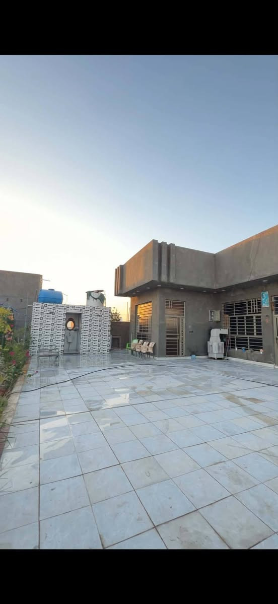 مكلف بالنشر
الدار للبيع المساحه 600متر
طابو زراعي سند 25
يحتوي على ثلاث غرف نوم وصالتين وصحيات داخل الغرف وصحيات خارجيه وداخليه ومطبخين مطبخ حار ومطبخ بارد
بناء حديث دراجة اولئ
العنوان حي السجاد شارع البزل ميت متر عن التبليط للاستفسار الاتصال على الرقم التالي
*********** بي وتساب  ابو رقيه
