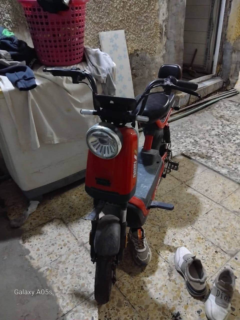 سلام عليكم 
دراجه شحن للبيع شركه الريان 

 ٤ بطاريات ملف نحاس حقيقي مابيه اي  نقص 
 دراجه عمليه وقويه كلش 
رايدها ب ٢٥٠ بيها مجال قليل
رقم تواصل ***********

مكاني مدينة الصدر
