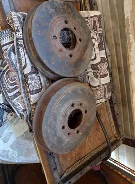 السلام عليكم شباب من رخصة الأدمن 
عندي غراظ مال بيجو سمند للبيع 
ظاغطه ١٥ مع رولا جديد ايساكو 
راديتر تبريد جديد ٣٠ 
سلف جديد ٢٥ الف 
جوك تبريد ٢٠ 
بور ستيرن جديد ٣٠ الف 
مراوح تفصيخ مع ماطورات كلهن ٢٥
حساس صالنصه بيجو حديث فيشه خظرة ٢٥
حساس صالنصه تفصيخ عام ١٠
مجاول بيجو سمند جديد ٢٠
فلنجات خلفيات ١٥ الف
فلنجات امامي ١٠
