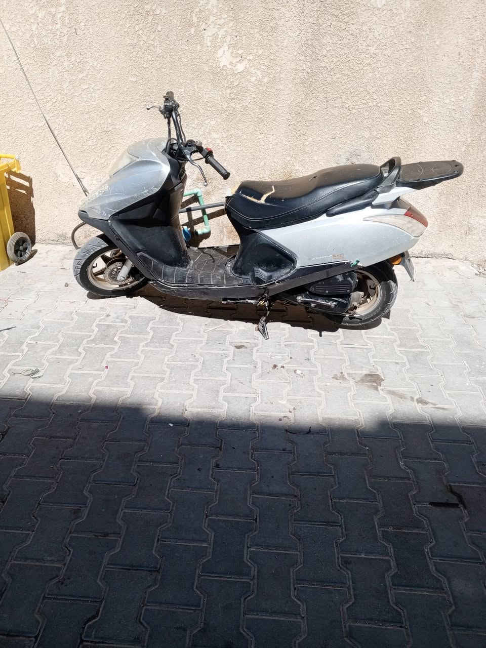 السلام عليكم شباب سبيسي البيع شغالة سلف هندر السفساري على هاذا رقم ***********
