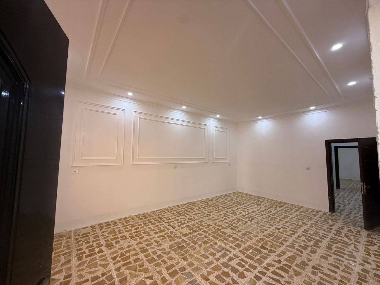 للتواصل واتساب ***********
