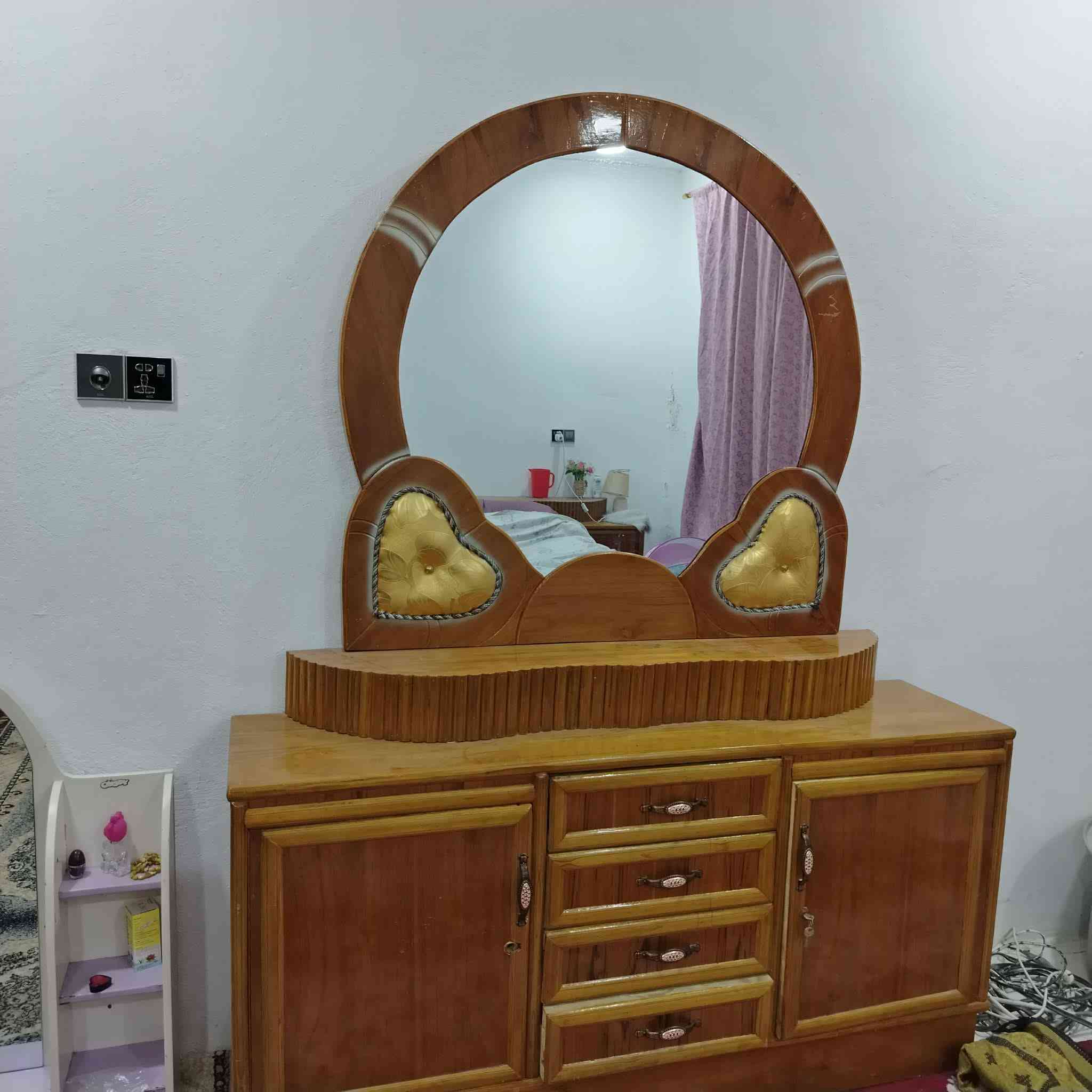 سلام عليكم غرفه أخشاب  البيع  نضيفه  بعدهي حيل  مستخده  قليل
مكاني بابل القاسم
سعر مليون ٤٠٠
وبيه مجال
الشراي يتصل  على الرقم اوبيه خير أو يدلل
***********
