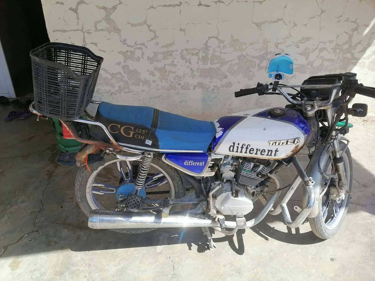 السلام عليكم
موطور للبيع 

تايكر خمسه كير

موديل 21محرك مفتوح

نشاط فول

سلف شغال 

كهربائيات كلها شغاله

وياله مسطره

موطور نضيف حيل 

ماعايزو بس سايق

السعر 400وبي مجال 

(مكاني الزاب داخل) تجي لفلان مكان لا من هسع اكلك

لاستفسار اتصل عل رقم***********
