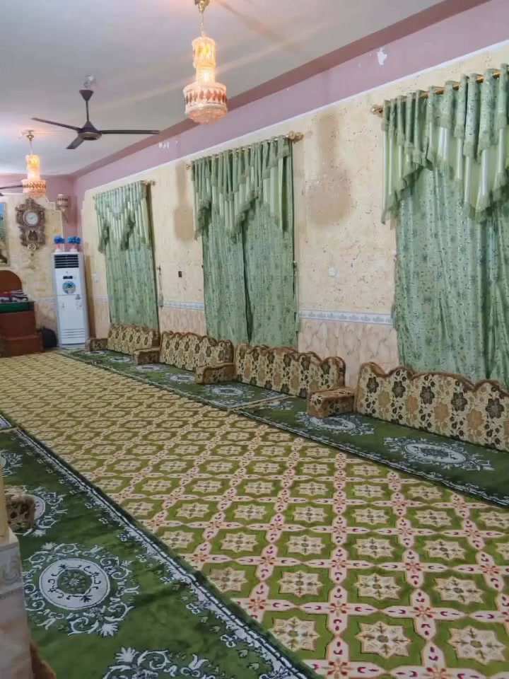 بيت للبيع زراعي
طريق غراف ناصريه
مقابيل الملعب الاولمبي الجديد 
ال زيرج 
مساحة البيت  800 متر زائد كاع 2000 متر 
بناء طابوق 
يحتوي على 3 غرف نوم و عدد صالات 2 وصحيات 3 وحمامات 
2 خارج او داخل 
او ديوانية طول 12 متر
مطابخ عدد 2 حار او بارد
كهرباء ثري فيز خط مولد
ماء اساله
للاستفسار الاتصال او واتساب
***********
