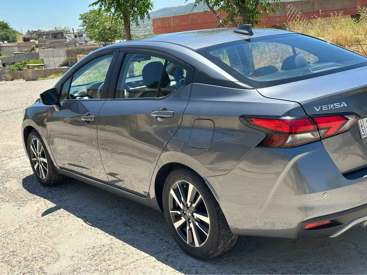 نیسان ڤێرسا ٢٠٢١ SV
بەس بۆنیت و چەمەلاخی سەکن بۆیاخە بەشەرت بە بێ ناوگرتن دواو پێش کەپس  تەعدیلی نیە .ایرباگ بەس سوکان سیستەمە .. نەرمە تەرزەیەکی هەیە و راداروو خەتی جادە بێ عەیبە گێروو مەکینە بەشەرت رەقەم هەولێرە و تازەیە تا ٢٠٣٠ سعری خوار بازاڕ ١٠٧$ وەرەقە بە واتس ئەپ لە خزمەتداین 
*********** السليمانية, العراق
