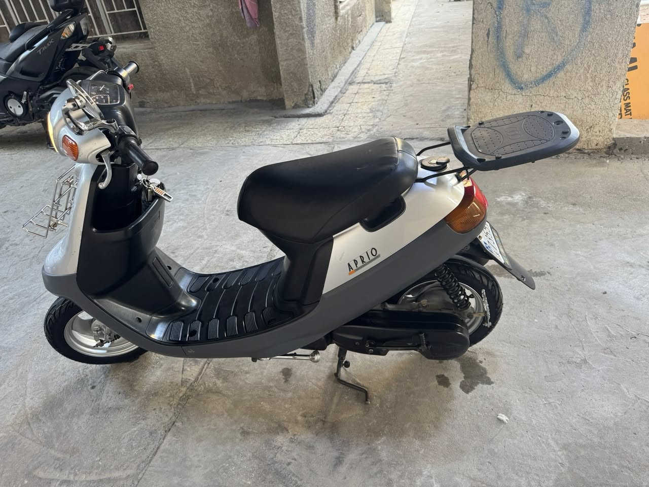 سلام عليكم دراجه بتره للبيع فحل خطين بس مو قفل اكسن صارله اقل شهرين من طلعه حاويه جديده كلش كل نقص مابيه مكاني ناصريه سومر شراي راسني وبيك خير تدلل ***********
