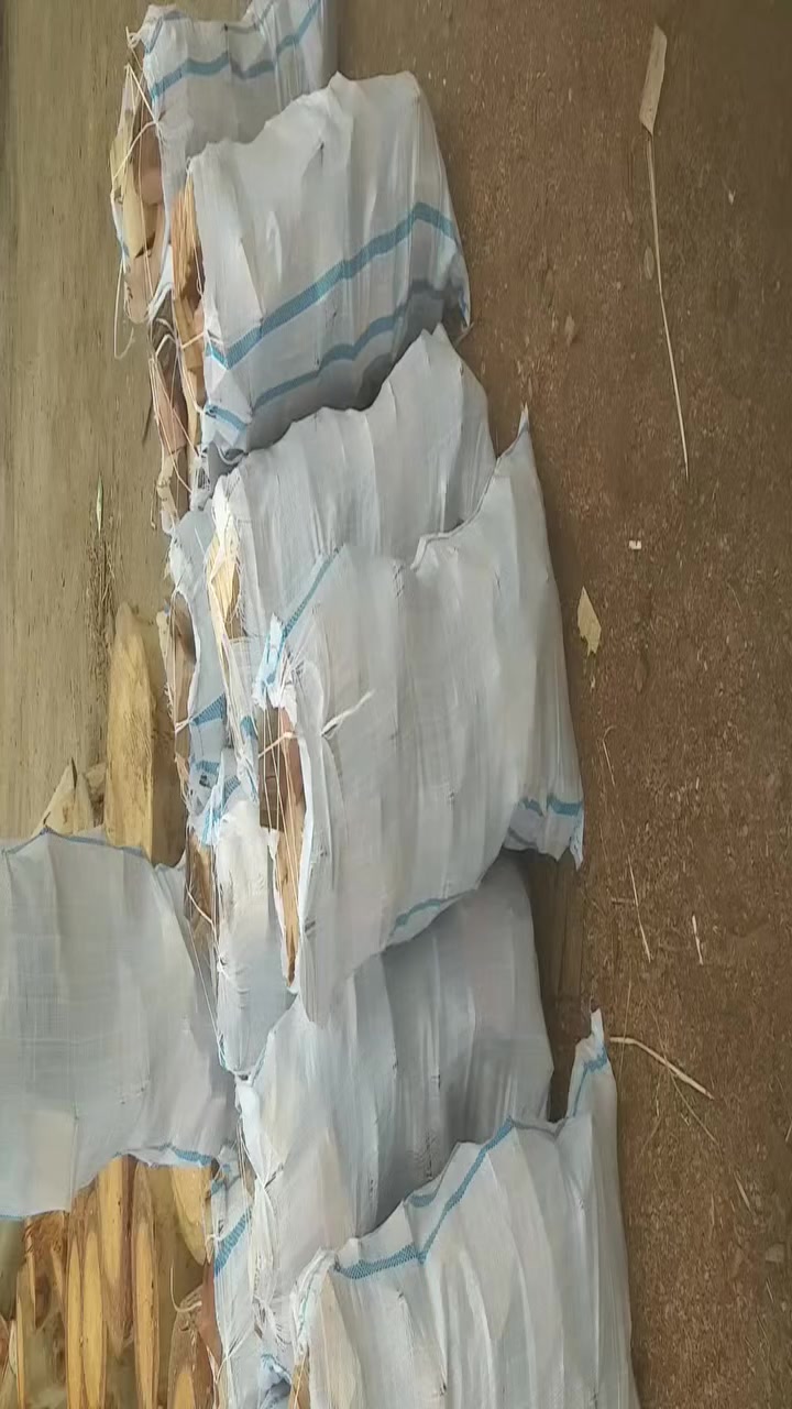 سلام عليكم لا تحير ولا تحتار بس يمنه جمار  خشب مشرح واكو  بدون تشريح للبيع المكان ألانبار يوجد توصيل حسب المكان *********** 👉بي وات ساب
