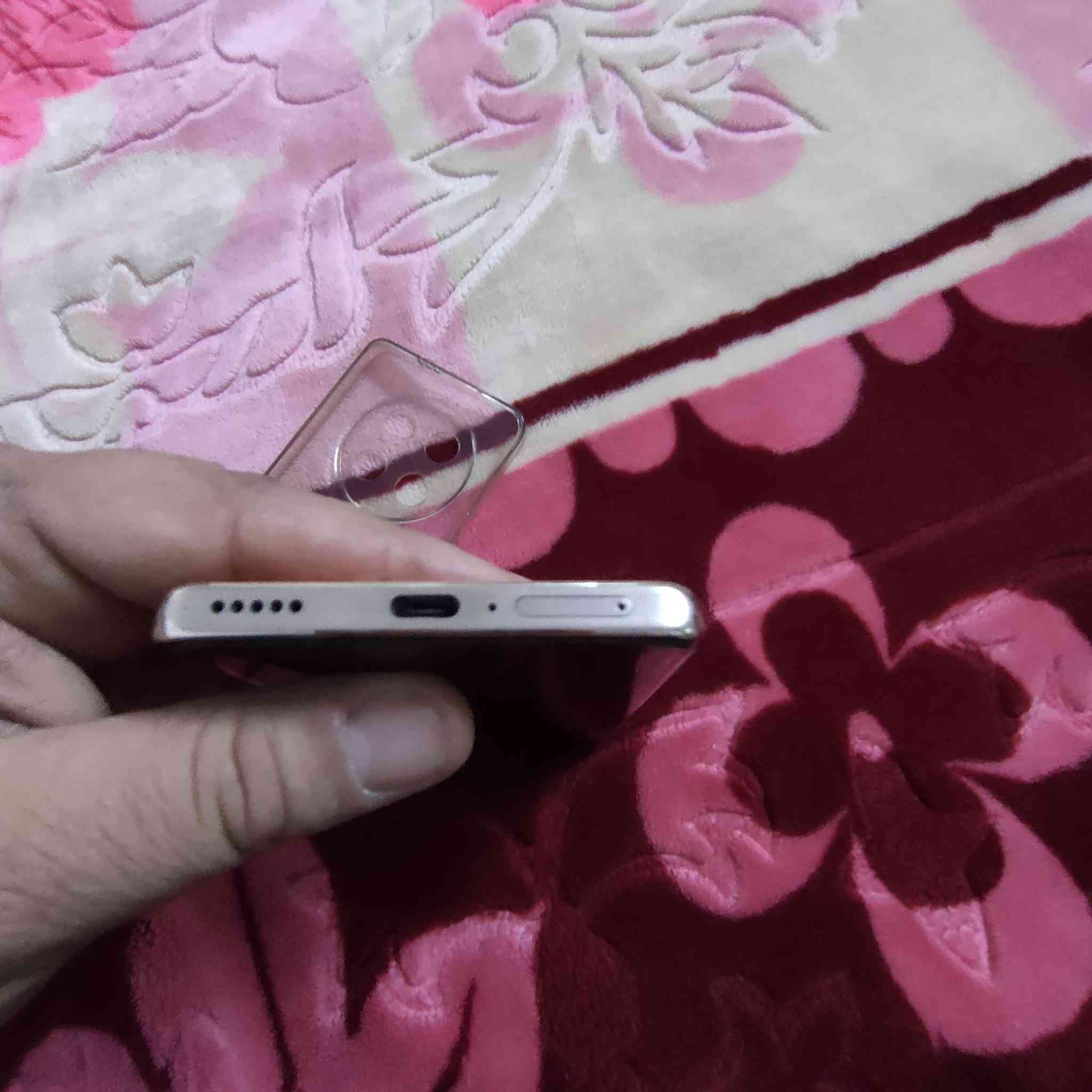 موبايل للبيع هونر x9cجهاز حيل نظيف ظهر جلد ذاكرة 256 ورام 24 غراض كامل مع شاحنة الاصلي السعر 300 وبي مجال شوية  رقم الموبايل *********** وكورك ***********
