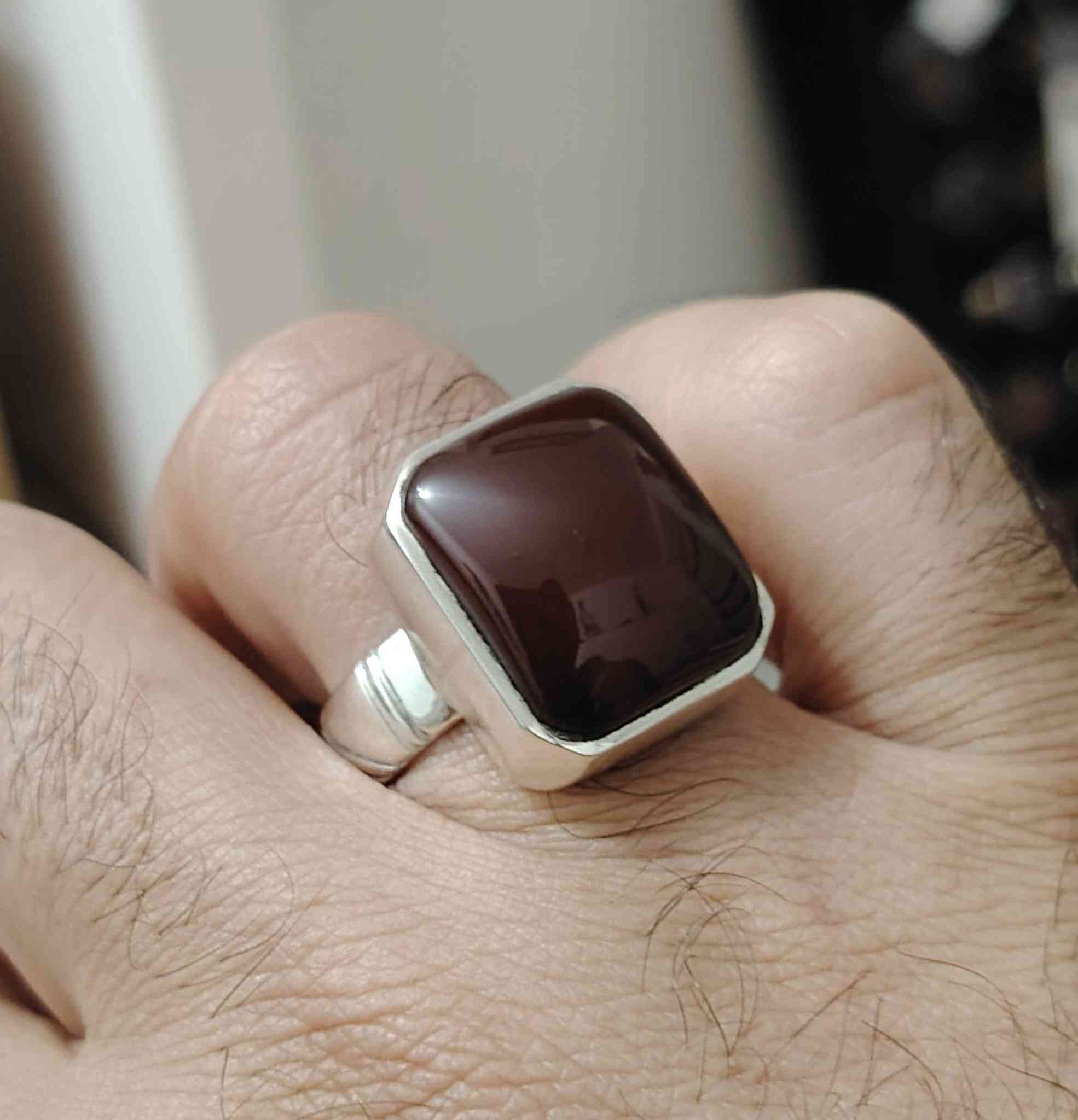 خاتم من حجر العقيق اليماني الكرزي
صياغه ثقيلة وجميلة فضه عيار ٩٢٥
يوجد توصيل إلى جميع المحافظات
التواصل ع الخاص او ع الواتساب ***********
