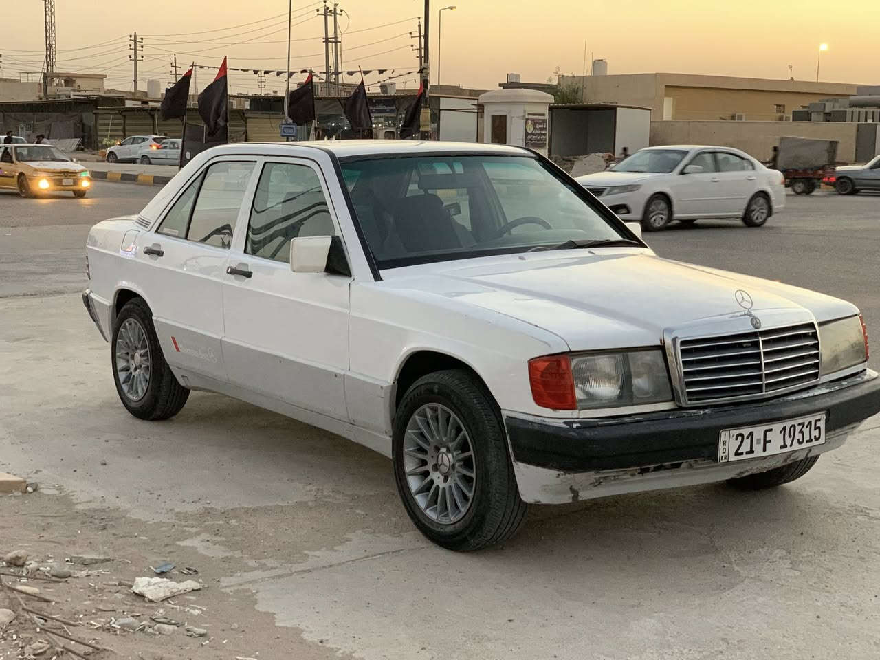 سيار مارسدس طيارين ١٩٠ سياره جاهزه مكينه وكير وحداديه وكهربائيات كله جاهزه مكفوله من من العيب الشرعي الضربه وكصه ونقل جثه واصوليات السياره سنويته لل ٣٠جاهزه مابيه نقص بس تبريد السياره مثل ماموضح رجاًاً اذا مو شراي لا تعبني السعر ٥٤ السياره مكانه الناصريه سوق الشيوخ للستفسار /*********** نقص السياره تبريد فقط
