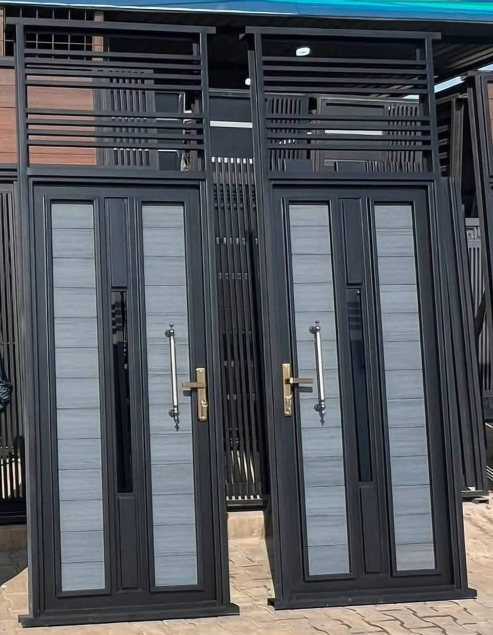 سلام عليكم حداد متجول ابواب شبابيك محجرات سقايف  حداده متنقل كافه الاعمال الحداديه اتصل واحنا نجيك لباب البيت للاستفسار هاتف ***********
