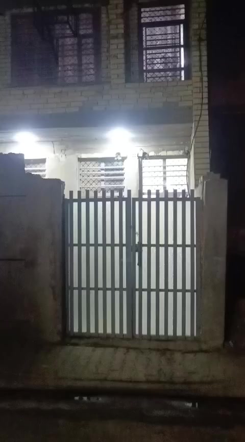 السلام عليكم
بيت للبيع المساحة 100م الواجهة ٥ النزال ٢٠
زراعي سند ٢٥
عنوان الدار المعوقين كاع ابو رشاد
التواصل ***********
