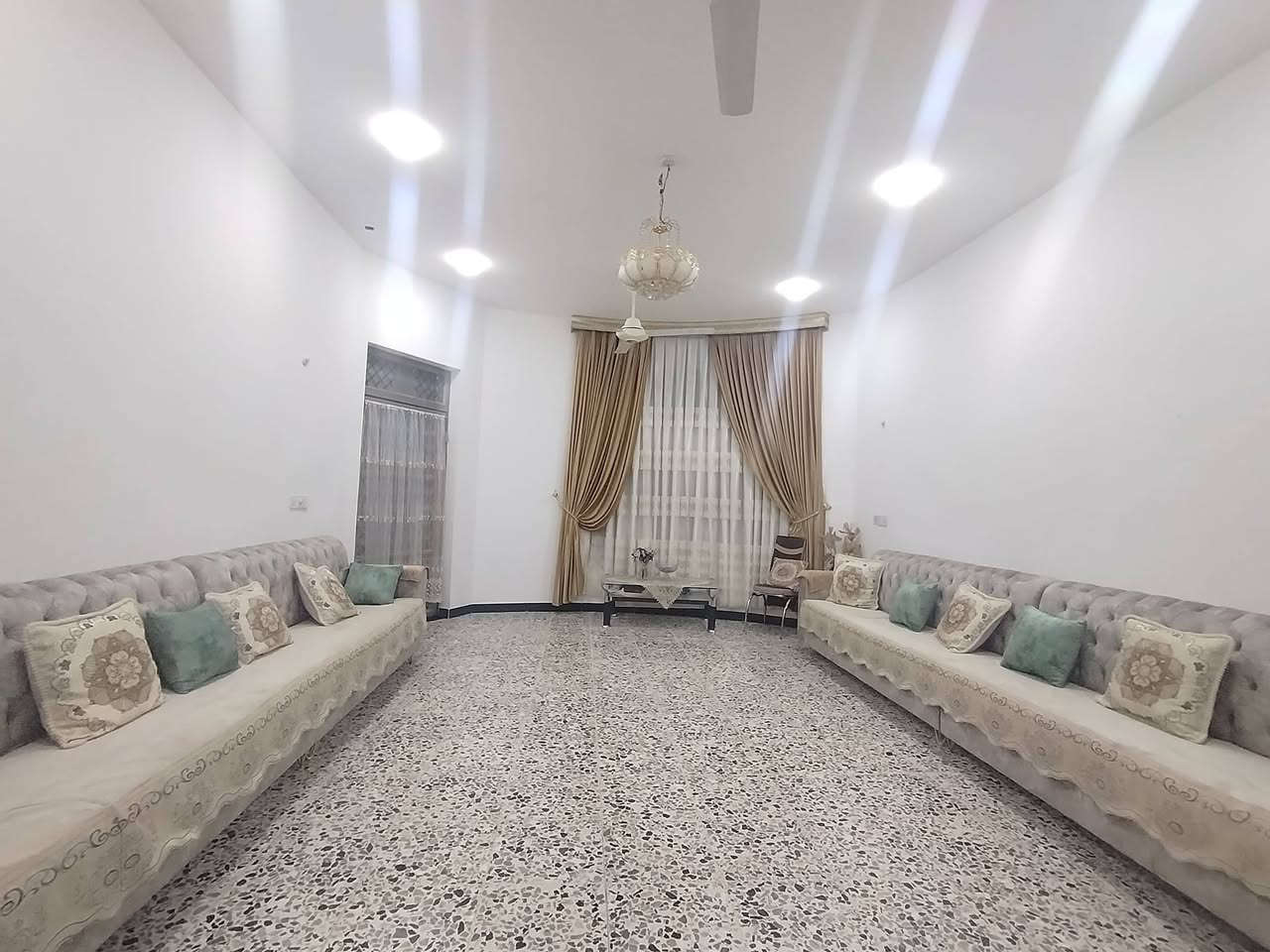 🏘️/ دار للبيع المساحة 200 م طابو زراعي سند
             الواجهة10م / النزال 20م 
🧱/ بناء حديث درجة اولى سنة 2024 
الطابق الاول / مطبخ . هول . صالة . غرفة نوم . مجمع صحيات . گراج . صحيات خارجية 
الطابق الثاني / ثلاث غرف نوم . هول . مجمع صحيات 
🌏الموقع / حلة حي الامام قرب المستوصف أو خلف مدينة حمورابي خلف أسواق الكفيل 
       ( عرض الشارع 10 متر )
⭕نستقبل جميع عروضكم السكنية والتجارية والزراعية
#لمعرفة_السعر مراسلة الصفحة أو مراجعة مكتب⬇️
#بشار_للعقار_والمقاولات بداية شارع الحسينية من جهة شارع 60
***********
***********
