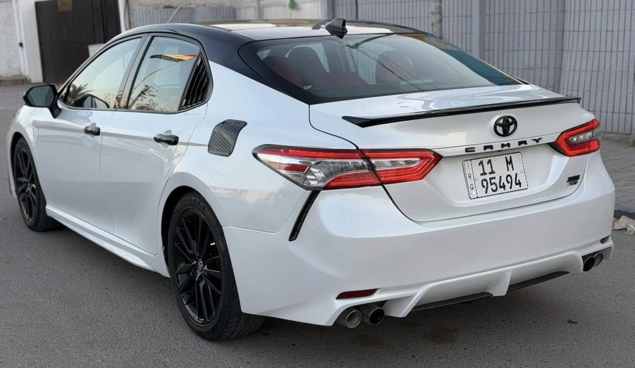 السلام عليكم
تويوتا كامري 2020 XSE فوول مواصفات اعلى مواصفات الكامري 1/1 ( بانزين )
قمارة تو كلار لونين بلادي ( بانوراما )
محرك 2500 4 سلندر 
داخل جلد احمر بلادي
بصمة تشغيل و ابواب
لايتات لد امامي و خلفي
كراسي كهرباء 
كراسي تدفئة 
ستيرن تدفئة 
شاحن موبايل 
سايد بريك بصمة
رادادات محيطية
انظمة قيادة متعدده
( السيارة بدون صبغ بدون ايرباك بجم كبس حادثها بسيط جداً مصلح بارد و صور الحادث ورقم الشاصي بالصور ) 
ماشية 89 الف 

السعر 19,500 $
رقم بغداد بأسمي
مكانها بغداد / الاعظمية 
***********
