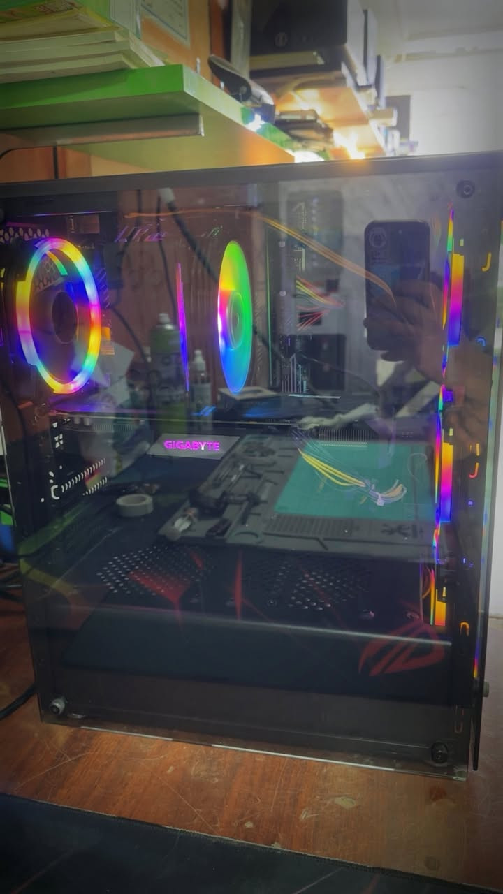 Pc كيمنك 
كور اي فايف i5 جيل عاشر 
رام 16G 3200
هارد m.2 128 + 1T HHD 
كارت شاشة GTX 1660 oc 6G 
باور سبلاي 550
السعر 500 الف 
***********
