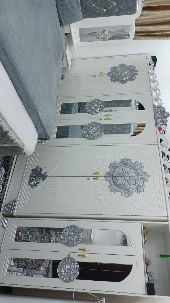 للبيع غرفة نوم
متكونة من تسع قطع 
١/شازلونة 
٢/طابورية 
٣/كنتور
٤/زاوية ملحق 
٥/كومديات جانبية عل يمين ويسار
٦/جرباية 
٧/ميز مراية 
٨/كومدي احذية (جزامة )
العنوان /بغداد _حسينية المعامل 
السعر عل خاص


**إذا كنت صاحب هذا الإعلان وتريد حذفه لأي سبب، رجاءا أرسل رسالة إلى الدعم الفني**