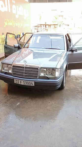 السلام عليكم سياره مكفوله صبغ الجماليه موديل 1988 البيع سياره مال جني كلش نضيفه مكينه كير مكفول ***********
