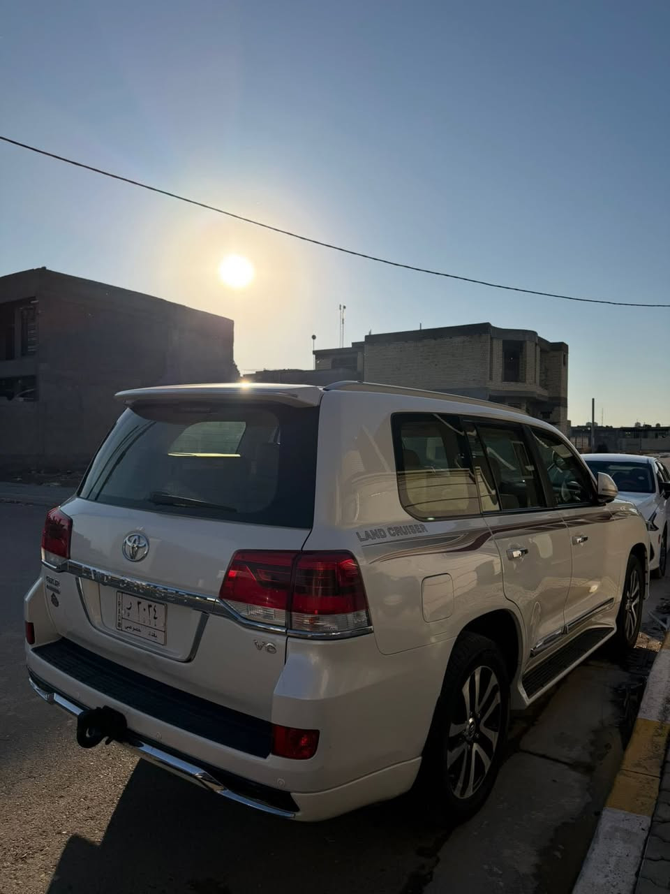 سلام عليكم للبيع تيوتا لاندكروز  جكساره بريم  رقم مميز بغداد موديل 2019كفاله عامه من كلشي السياره ماشيه 70كيلو متر فول فول مواصفات لكزز معروضه ب5شداات و70 وترهم بمده مقدمه 3والباقيات ب8اشهر تصير ب6شداات و60 للتواصل اكثر ***********
