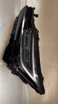 من رخصة الادمن   متوفر   لايت يسار بريوس الشكل الجديد 23-24-25   السعر...