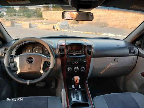 سورنتو  البيع  بدون صبغ مكينه ٣٥٠ سياره  جديده كل نقص مابيه موديل 2004  سعر 85 مكان سياره بغداد هاتف ***********
