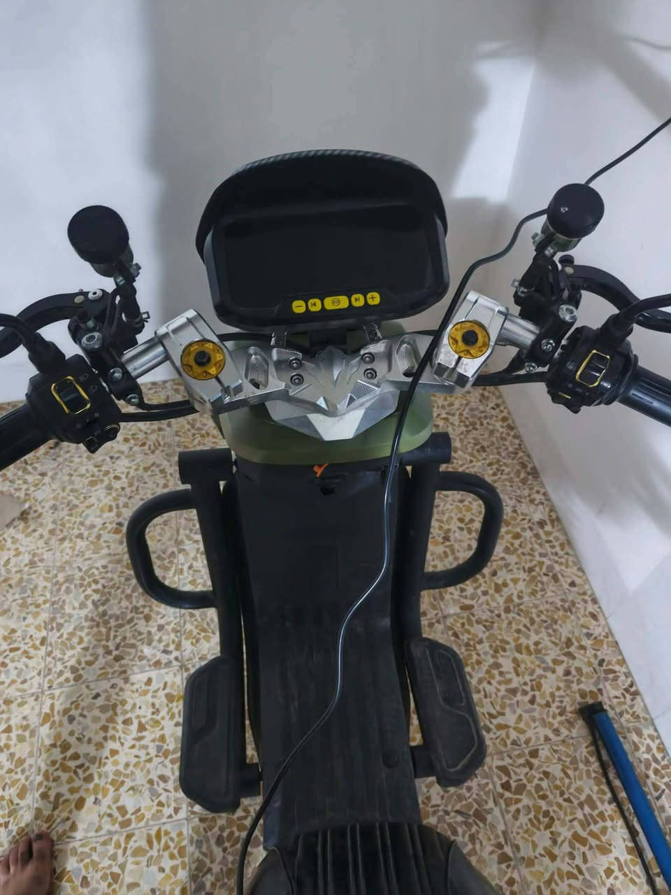 السلام عليكم ورحمة الله عندي دراجه شحن للبيع نوعيه f1ماطور اخو الجديد نضافه 99/100مستعمل شهر غراض كامل اي عيب مابي ماطور 4سرع 5بطاريات دبل سرعه136كلشي مابي الله شاهد  سعره 650وبي مجال بسيط استفسار اكثر خاص او اتصال بل رقم‏‪***********‬‏مكاني كركوك
