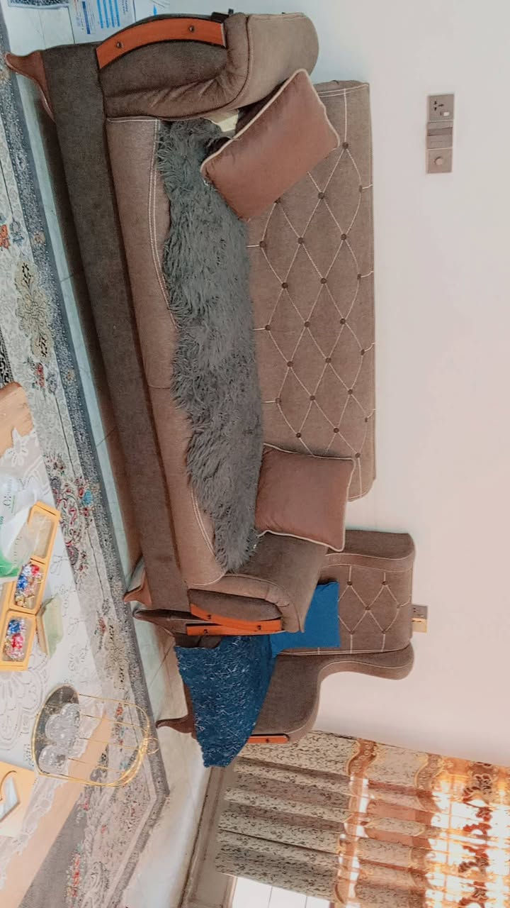 مكلفه بلنشر غرفه نوم نظيفه للبيع السعر 500  وتخم للبيع السعر 600
زعفرانيه رقم الهاتف ***********
