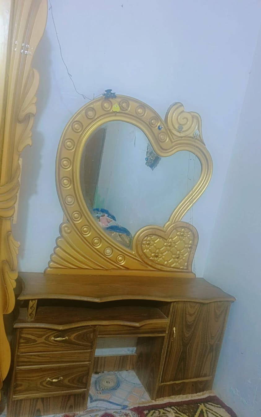 سلام عليكم
خشاب كامل اللبيع سعر 700وبيه مجال 
***********

