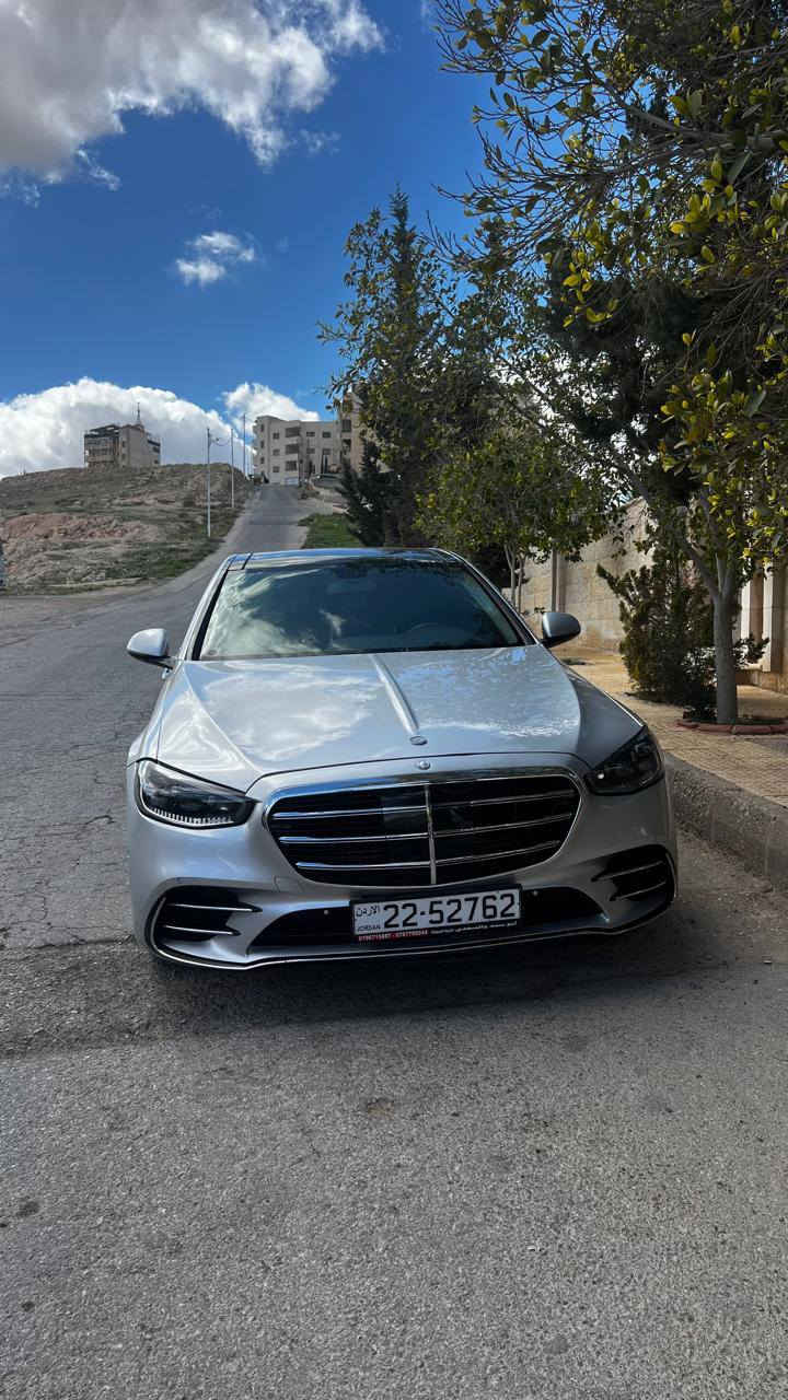 للبيع مرسيدس بنز ‏فئة S ‏ محدثة AMG 2025
‏المواصفات ￼

 بنزين وليس هايبرد بحالة الوكالة فحص كامل فل كامل غرفة بحالة الوكالة سقف بنورما غرف جلد طبيعي مدفأة ومبرد مع ذاكرة كراسي تحكم امامي خلفي كراسي مساج شاشات خلفية وإنارة ليلية ومساعدة على الاصطفاف وكميرا خلفية و حساسات امامي خليفي التنبيه من الاصطدام صندوق خلفي كهربائي أبواب شفط كاوشوك جديد صيانة كاملة لسيارة أضوية ليد و زينون جنط20 

مرخصة سنة كاملة 

🛑 قابل للبدل🛑

‏للاستفسار الرجاء التواصل على الرقم الهاتف 
٠٧٩٦٧١٥٨٨٧☎️￼


**إذا كنت صاحب هذا الإعلان وتريد حذفه لأي سبب، رجاءا أرسل رسالة إلى الدعم الفني**