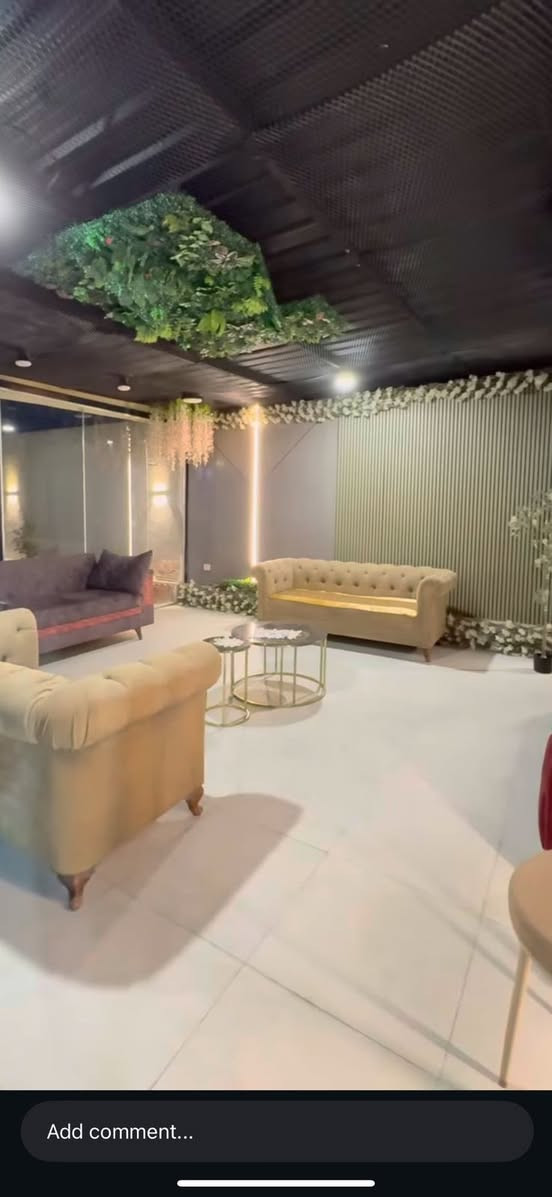 السلام عليكم
مزرعة سياحية للبيع مساحة 2000 متر سند 25 
تحوي على : 
بناء مساحة 250 متر 
اثاث و سبالت 
مسبح 
حديقة امامية و خلفية 
مولدة 

الموقع : قرية علي حمد قرب التاجي 

للإستفسار و التواصل على واتساب ***********
