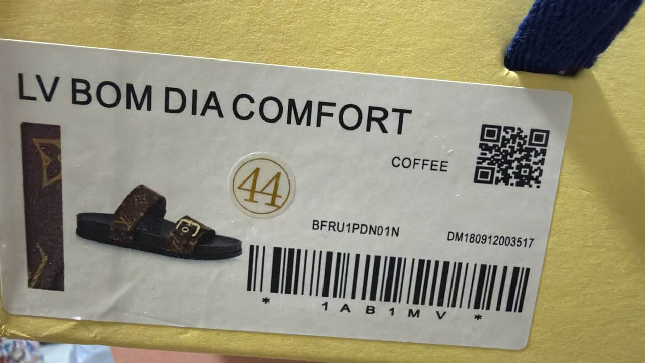 صندل Bom Dia مسطح ومريح (Bom Dia Flat Comfort Mule) اورجنال من تصميم دار الأزياء الفرنسية الفاخرة لويس فويتون (Louis Vuitton).

ايطالي اصلي / قياس 44 / للحجز خاص


**إذا كنت صاحب هذا الإعلان وتريد حذفه لأي سبب، رجاءا أرسل رسالة إلى الدعم الفني**