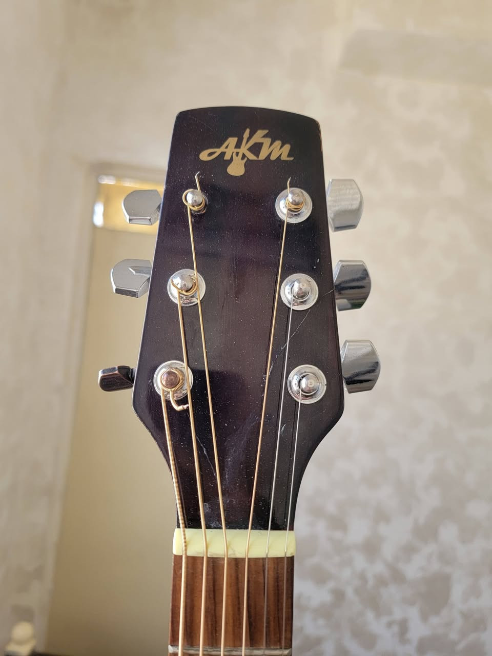 كيتار اكوستك amk احترافي اندونيسي 
صنع التسعينات كيتار فنتج

مشدود عليه ا تار ديداريو اصلية

اكشن بأرتفاع ٣ ملم

وياه ريشة واوتار هدية مني


**إذا كنت صاحب هذا الإعلان وتريد حذفه لأي سبب، رجاءا أرسل رسالة إلى الدعم الفني**