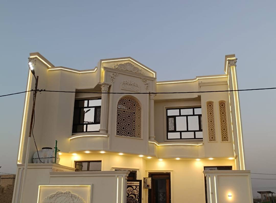 دار للبيع... زراعي طابو عثماني سند 25 يداور بأسم المشتري مساحة 200 متر 10×20 كونكريت مسلح وبناءطابوق درجة اولى طابقين يتكون الطابق الاول من طرمة وصحيات خارجية ومطبخ كبير واستقبال وصالة ومجمع صحي داخلي وغرف عدد 2 ومناور عدد 2 والطابق الثاني يتكون من غرفتين وصالة ومجمع صحي وسطحين تأسيس السبالت نظام تقطير والأبواب تركي نظام قاصة والشبابيك نوع المنيوم تركي حديث علما ان واجهة المنزل معمولة باجود انواع الفوم التركي الطراز الحديث واجود انواع اصباغ الجوتن مع الانارة المخفية مع توفر جميع الخدمات تبليط واعمدة انارة واعمدة كابل النت الضوئي. الموقع الديوانية حي الجامعة قرب الجدارية شارع دائرة الحديد والخشب مجاور محطة الكهرباء على اليسار داخل المجمع الجديد الفرع الاول. للاستفسار مراسلة الصفحة او الاتصال على الرقم ***********
