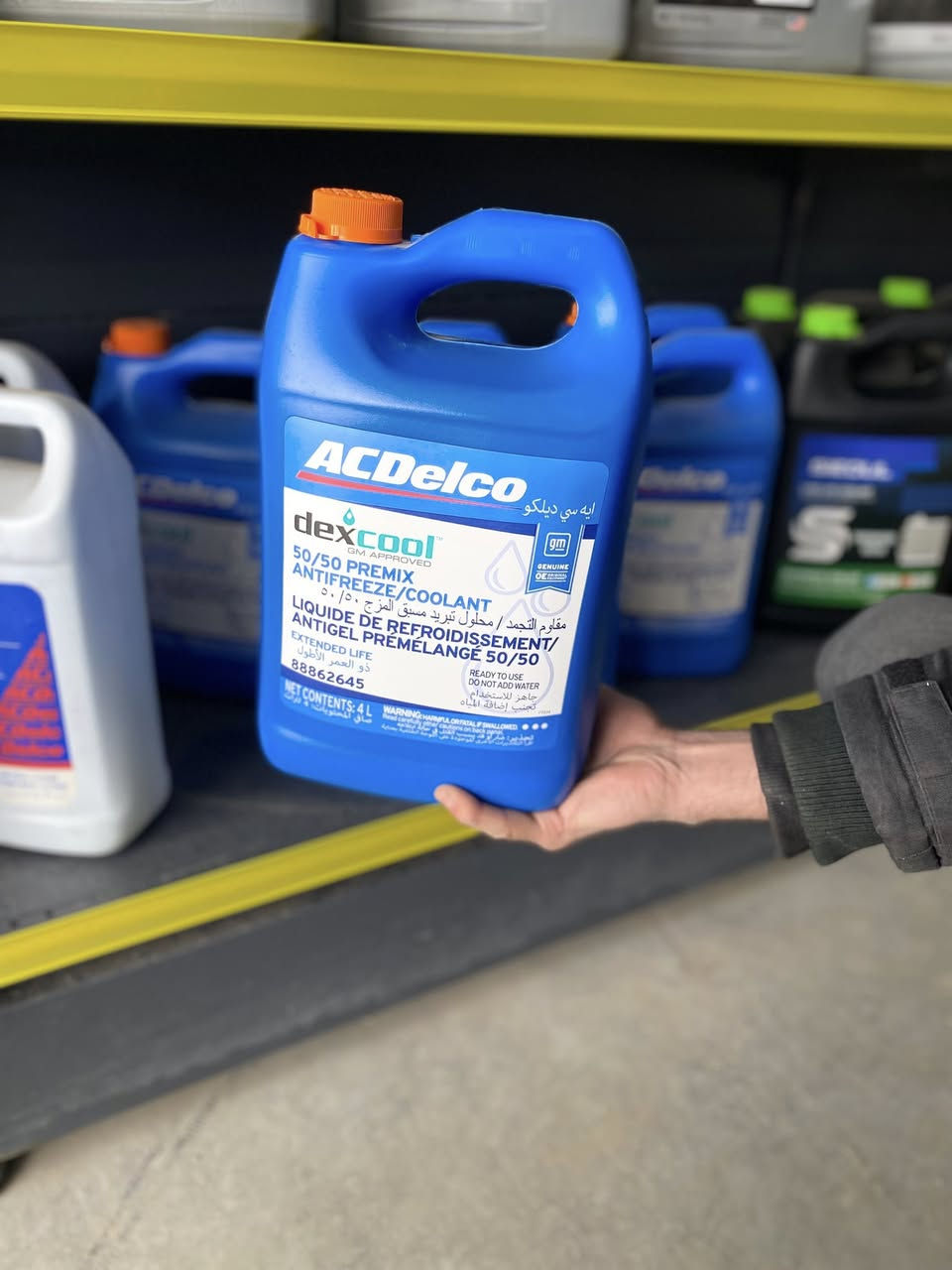 السلام عليكم 
متوفر زيوت سيارات وكالات اصليه 
ياباني والالماني وامريكي وكوري شرط 
ضمان واستخدام 
وفلاتر اصليه وعاديه 
مي راديتر اصلي وعادي 
اسعار جمله 
عنوان مدخل الشباب
مقابيل حسينه حواس 
الرقم ***********
