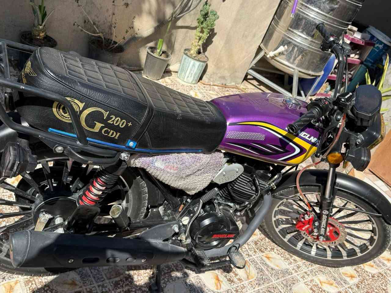 دراجة سيفان سولنك مديل 2026
دراجة نضيفه مابيها اي نقص صار فترة من شديتها بعدها ما ماشيه هواي 
كلشي شغال لتكلي شبيها مابيها 
مكاني ديالى الخالص 
لسعر 900
لاتصال ***********
***********
