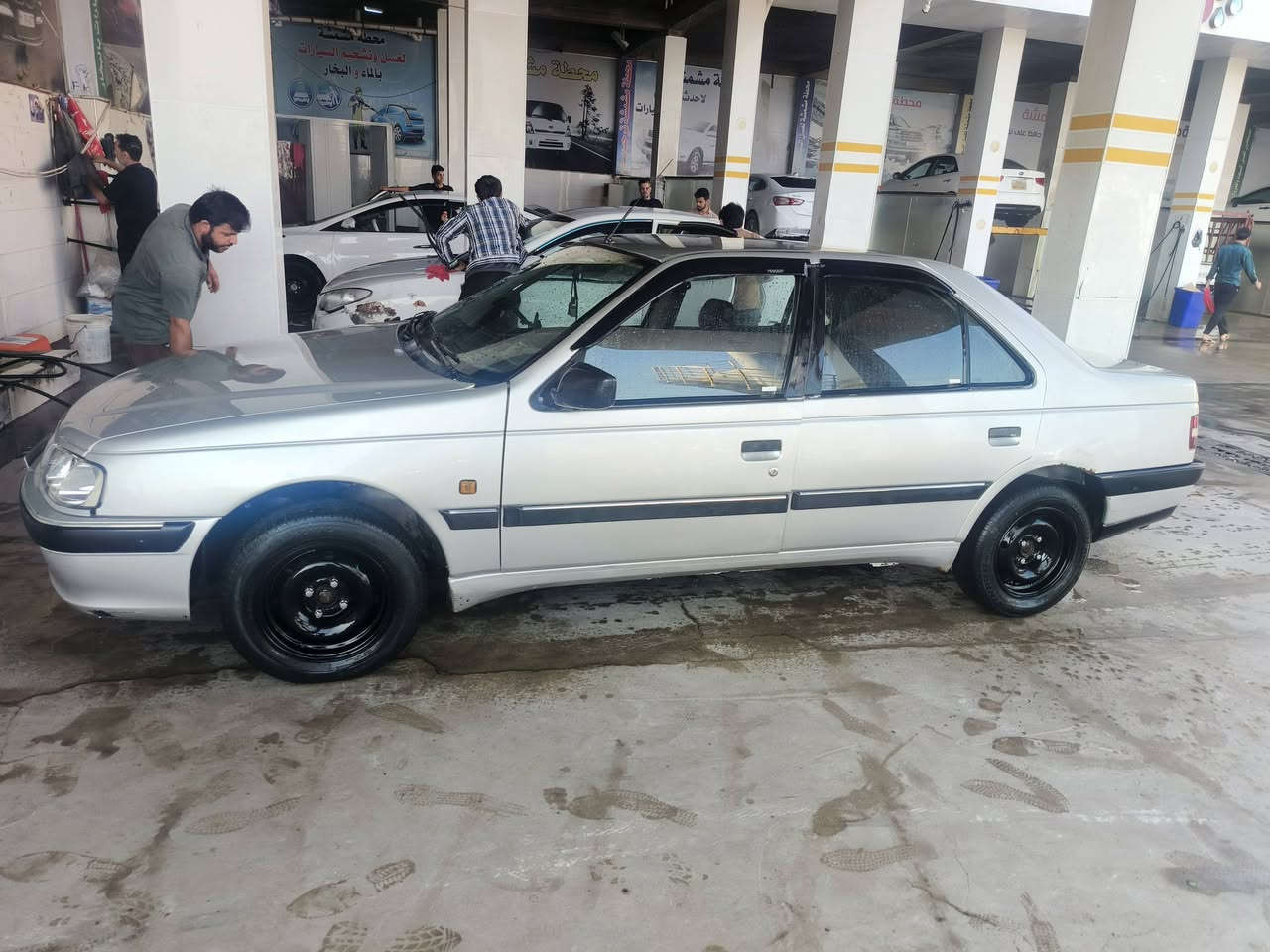 سلام عليكم سياره بيجو 405 السعر 40 وبيه مجال العنوان بصره ابو الخصيب حمدان قرب مدارس حمدان الهليه رقم الهاتف ***********
