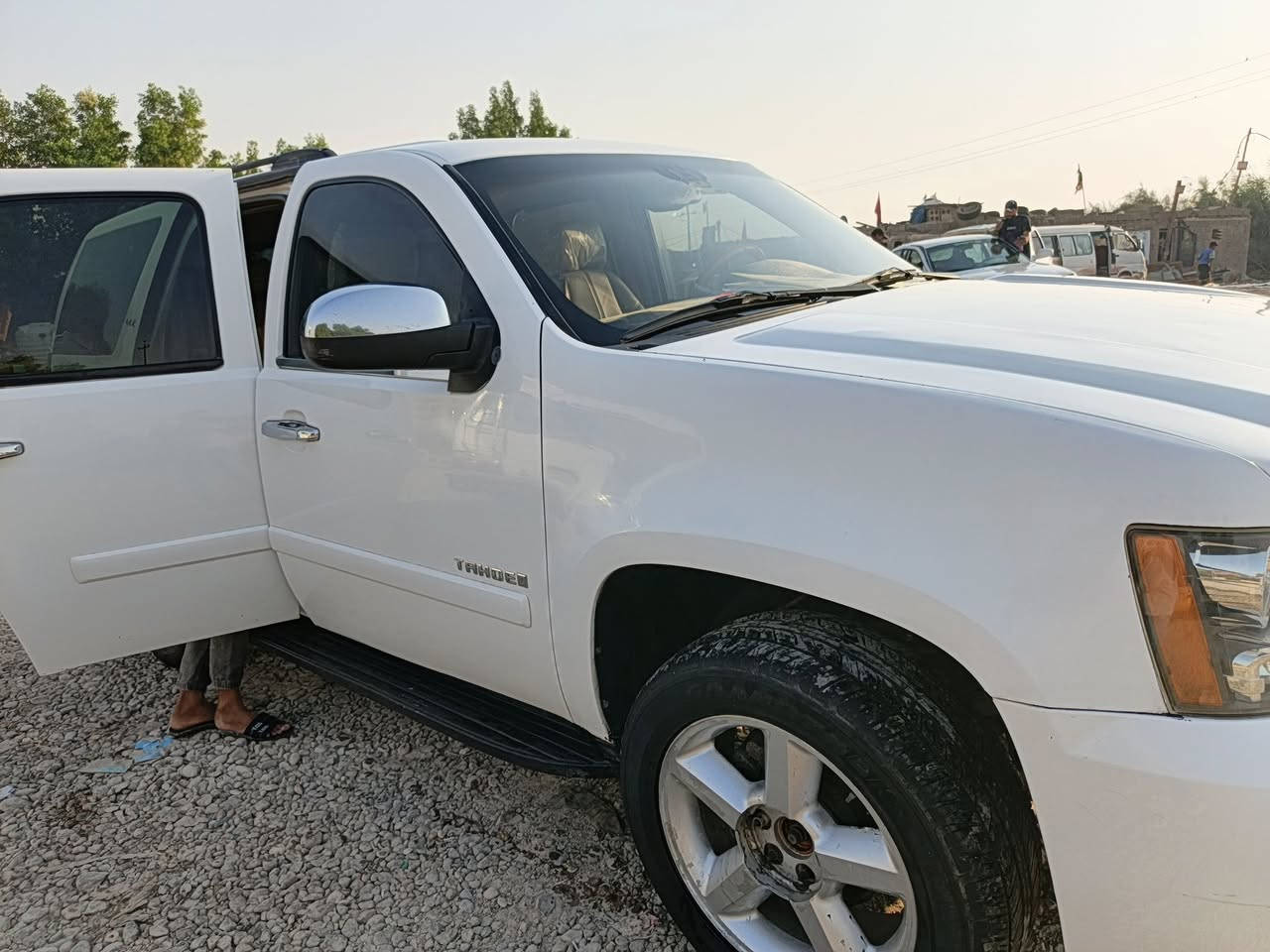 للبيع تاهو ادوات 2008 / LTZ – فول مواصفات
الحالة: السيارة مكفولة من الكص والسرقة خليجي نضيفه. 
المواصفات: دواخل جلد عسلي – حساسات – كاميرا – كشنات كهرباء – تحديد مسار – التبريد شغال. 
الميكانيك: الماكينة والكير مكفولين. 
الإضافات: إكسن حدادية أمامي وخلفي جديد. 

📍 الموقع: واسط
📞 للتواصل: ***********
السعر:   90 ورقه
