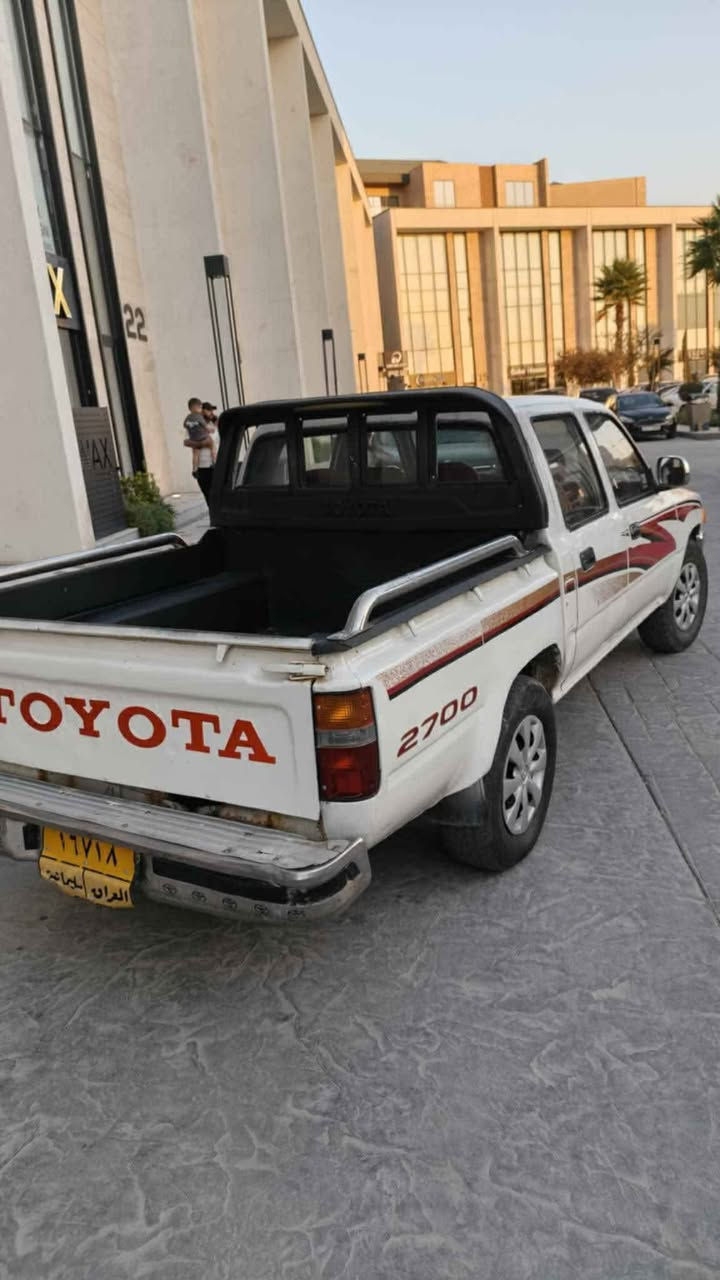 للبيع موديل 2000 رقم سليمانية شرط وكاله وتحويل 
كابون بانزين ⛽️ بيها 
طخم تايرات جديد 
وايرمنيه كلها شغاله 
كير مكينه شرط 
قفل مركزي 
سياره جاهزة 
سعر ٥٥ $ بيها مجال 
عنوان الموصل 
***********
