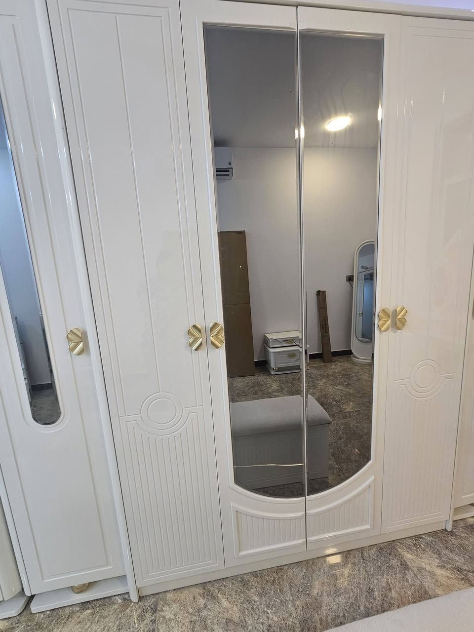 اشتريت غرفه قبل يومين بمليونين و 100 و الله من بيج براند هوم جابولياهة راس الجربايه بيه فطر و مرايه الكنتور مفطوره 
و ميقبلون يرجعون الغرفه و ينطوني فلوسي و لايبدلون القطع 
و بعدها على حطتها حتى ما كمل شدها
اريدها بمليون و 800


**إذا كنت صاحب هذا الإعلان وتريد حذفه لأي سبب، رجاءا أرسل رسالة إلى الدعم الفني**