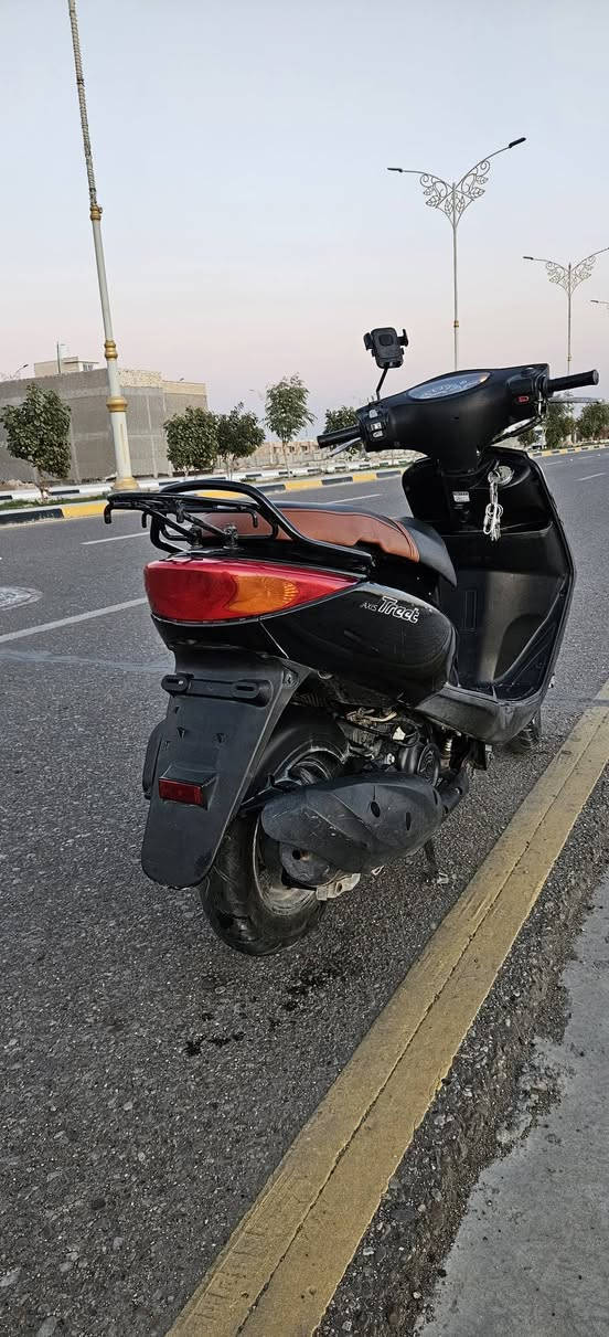 دراجه اكزز تريت
نظيفة ومابيها اي نقص مكفوله مكينة  وكهربائيات كلها بلادي 
والدهن تبديله كله موتل
وفحص وين ميعجبك 
مكاني كربلاء سعرها 1250 وبيها مجال بسيط حك الجية  
الرقم
***********
