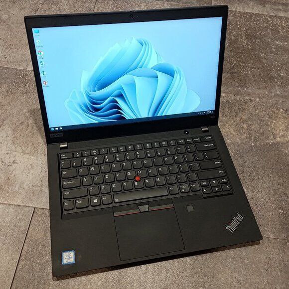 السلام عليكم  ورحمة الله وبركاته ... LAPTOB LENOVO THINKPAD T470Pا CORE I7 GEN7 - الهارد 256 SSD - الرام 8GB SSD M.2 - الكارت NVIDIA GEFORCE 940MX 2.8GB - النضام WONDOWS 10 PRO - الشاشة FULL HD 14.6 DISPLAY - الملحقات ... ماوس ATTACK SHARK R1 اصلي - جويستك اكسبوكس - سماعه راس مصغره - والاهم الشاحن بقدره 135W LENOVO اصلية - حقيبه لون ازرق اسود --- USB عدد 3 -منفذ HDMI وغيرها من المنافذ الي ماعرفها ... السعر 320 بيها مجال بسيط للشراي واني خادم --- العنوان بغداد مدينه الصدر --- الرقم *********** / ***********  متوفر واتساب
