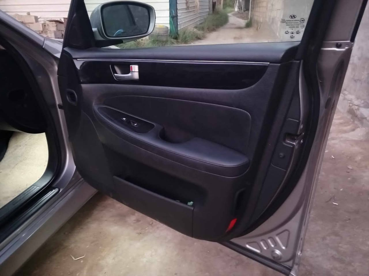 للبيع – Hyundai Genesis 2013
🚘 رقم السيارة: بغداد
📞 رقم : ***********

🔹 المحرك: 6 سلندر 3800cc GDI
🔹 محرك وكير خير من الله – فول مواصفات

المواصفات:
✔ تحكم بالستيرن
✔ مرايا كهرباء
✔ بصمة تشغيل
✔ فتحة سقف
✔️ تبريد
✔️ تدفئة + تدفة كشنات 

الضرر جاملغ الامامي جهة السائق
